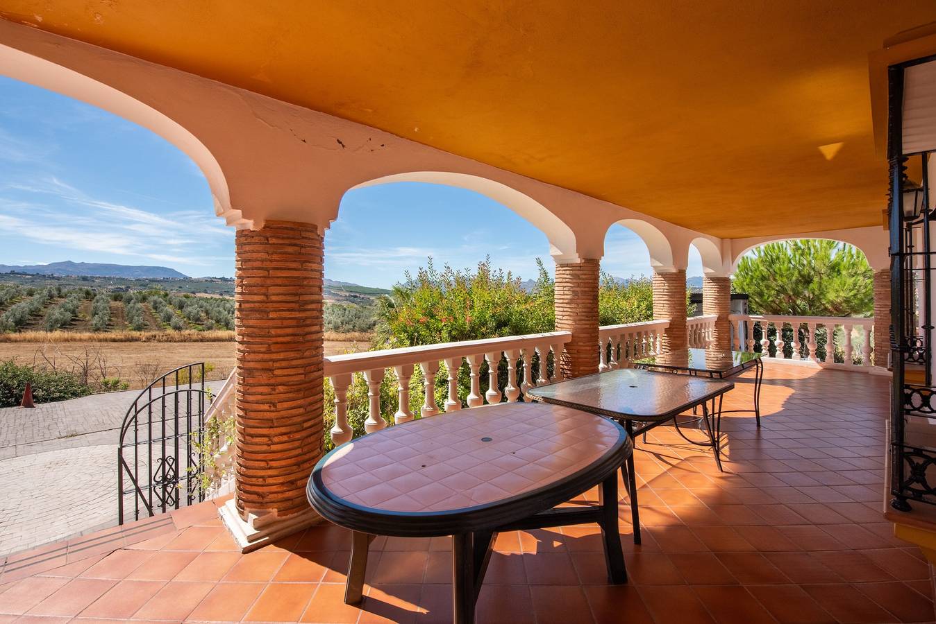 Maison de campagne "Villa Minerva" avec vue sur les montagnes, Wi-Fi et climatisation in Arriate, Province de Málaga