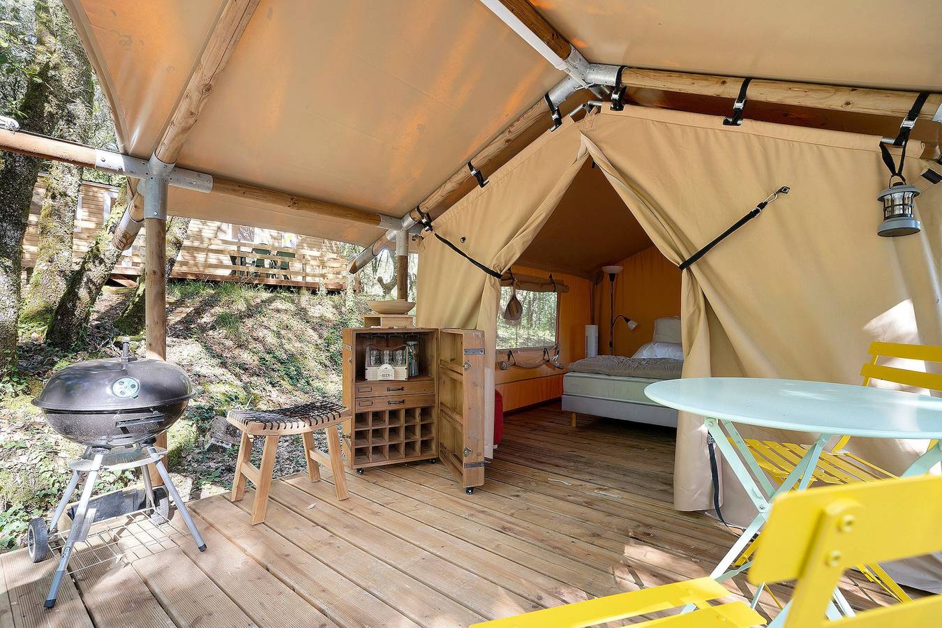 Glamping « Tente Safari Luxe» avec piscine partagée in Calviac-en-Périgord, Périgord Noir