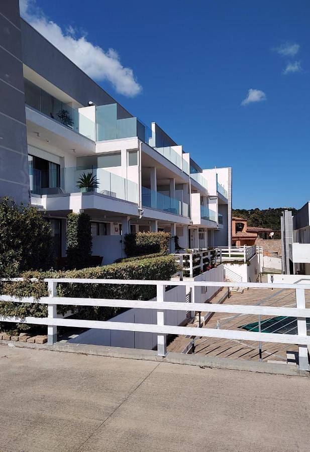 Gîte pour 3 personnes, avec piscine ainsi que vue et balcon, adapté aux familles à Cannigione - 3