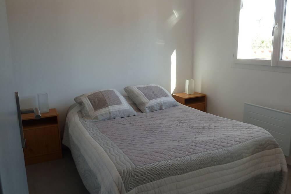 Appartement entier, F3 4/5 personnes 38m2 ,tout confort, ds  propriété privée fermée clim in Montescot, Côte d'Améthyste