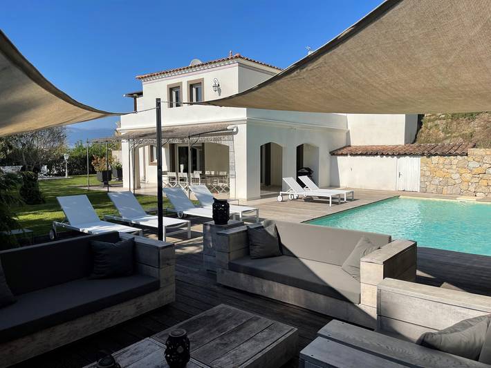 Gîte pour 8 personnes, avec piscine