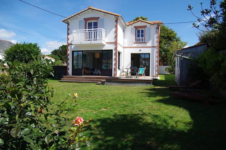 Location de vacances pour 7 personnes, avec jardin et terrasse dans Plage Du Port Meleu Prefailles