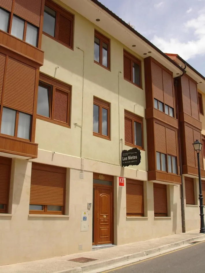 Apartamento de vacaciones para 6 personas, con jardín además de vistas y piscina - 1