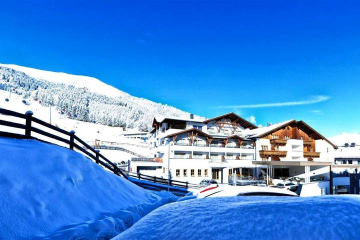 Hôtel pour 4 personnes, avec balcon et piscine ainsi que vue et sauna à Fiss - 2