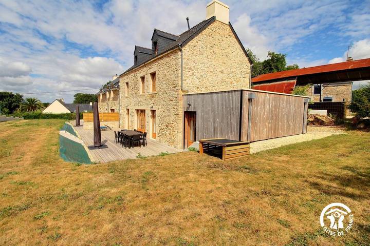 Gîte pour 10 personnes, avec Terrasse et Jardin à Landévant