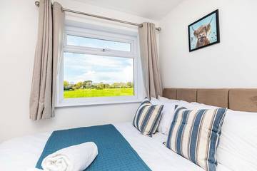 Holiday Rental for 12 People in Milford-on-Sea, Hampshire, Photo 2