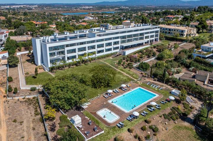 Aparthotel para 4 pessoas, com Varanda e Terraço e ainda Jardim and Piscina infantil em Alvor