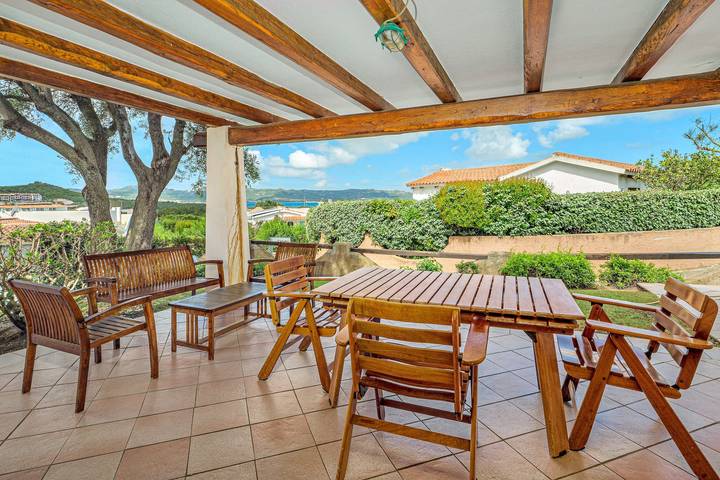 Villa 'Rosa' with Sea View, Shared Pool and Wi-Fi