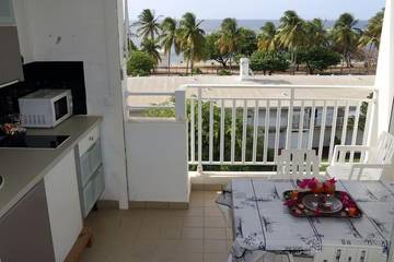 Gîte pour 3 personnes, avec vue et jardin dans Plage de l'Autre Bord