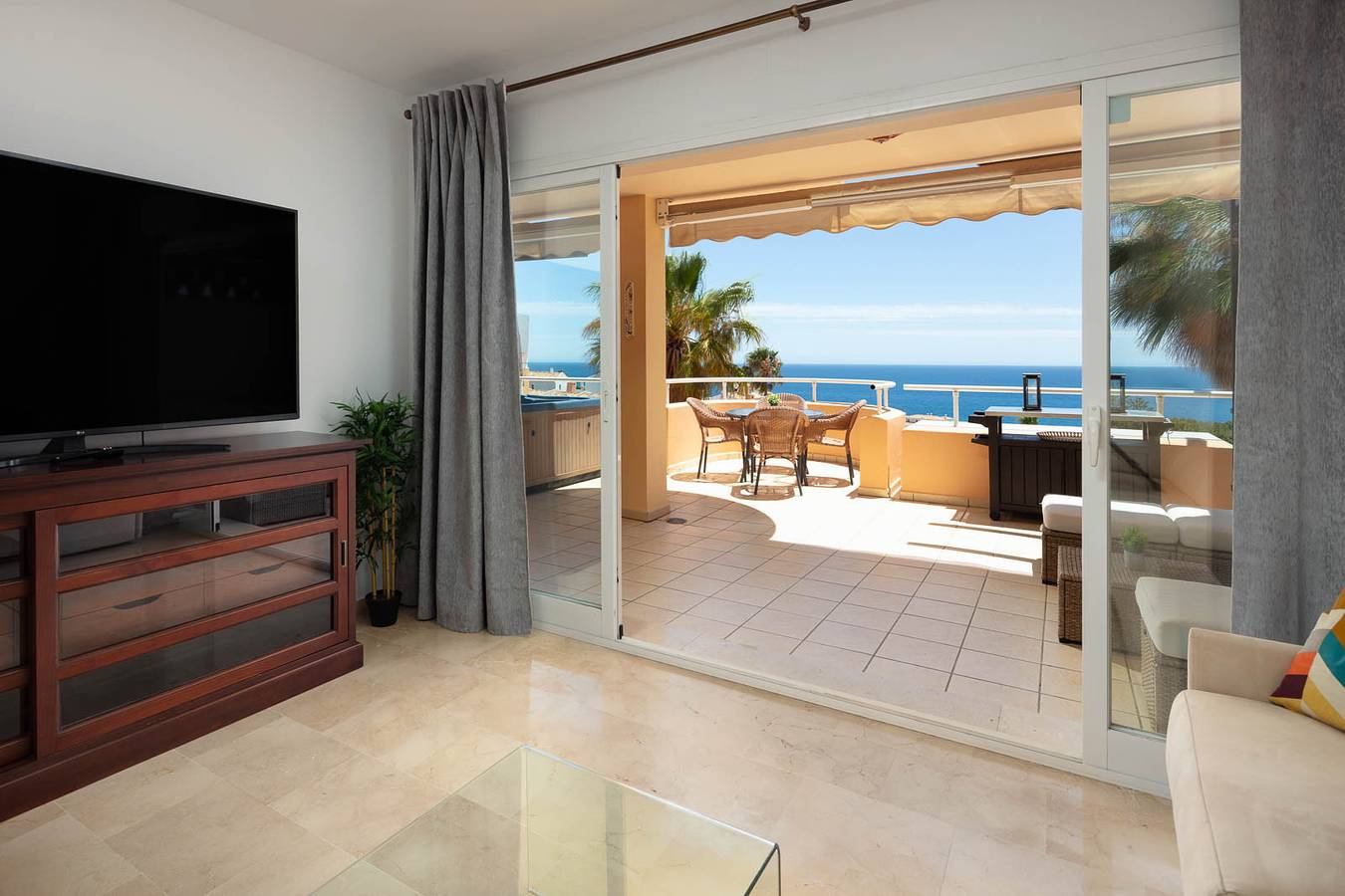 Entire apartment, Alfresco Stays Mijas Costa Malibu Sea Views in Playa El Bombo, Mijas