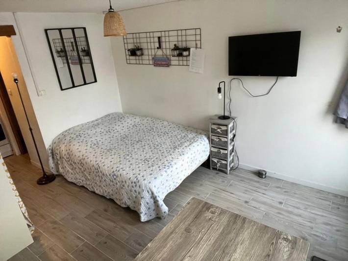 Gîte pour 2 personnes, avec jardin et terrasse dans Yves