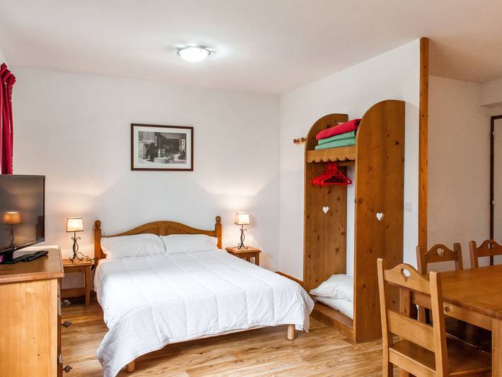 Gîte pour 6 personnes, avec sauna ainsi que terrasse et jardin, animaux acceptés à Besse-et-Saint-Anastaise - 2