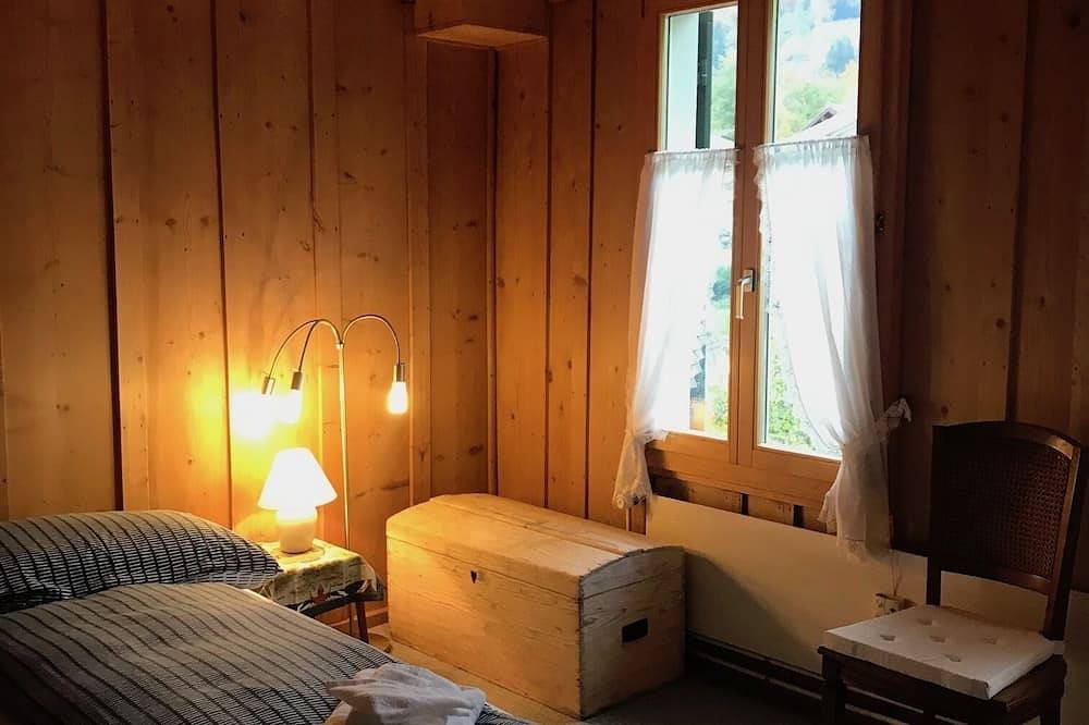 Ganze Wohnung, Dachwohnung mit Blick auf den Thunersee und Berge in Leissigen, Thunersee