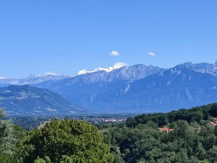 Gîte pour 6 personnes, avec vue et jardin à Monnetier-Mornex