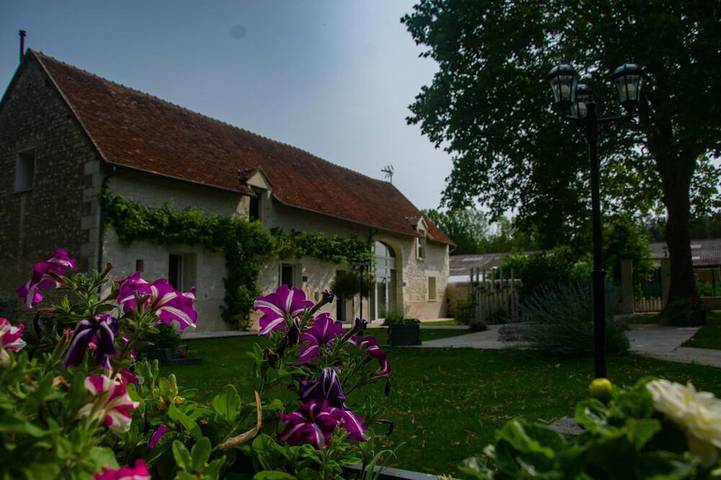 Gîte pour 6 personnes, avec jardin ainsi que terrasse et jacuzzi à Couffy
