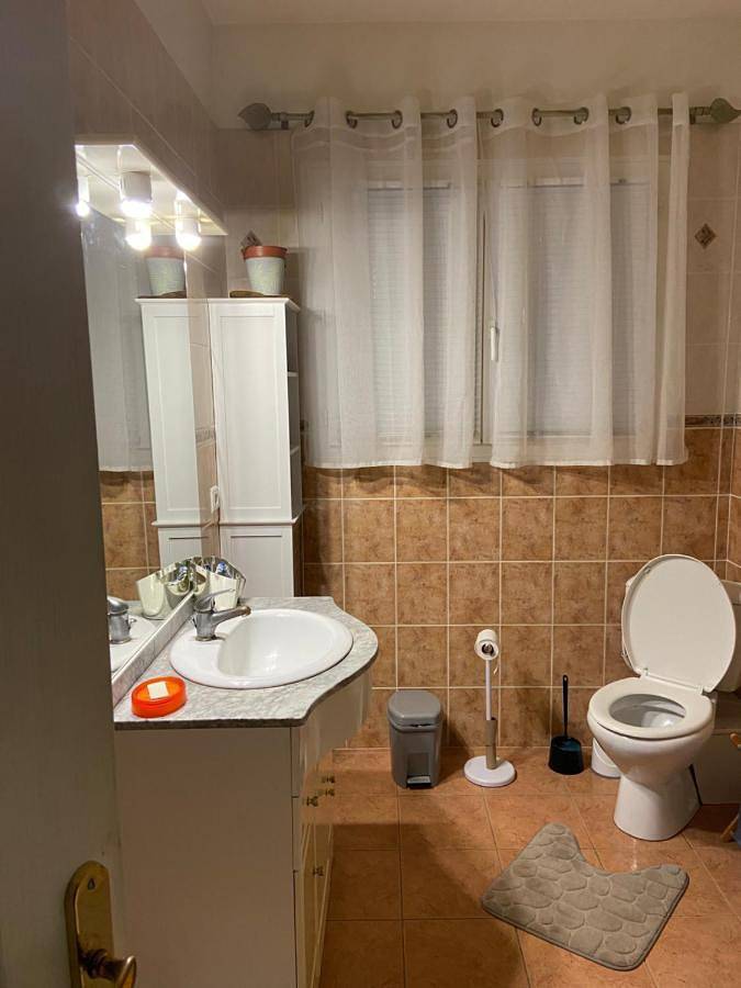 Gîte pour 2 personnes, avec jardin ainsi que vue et piscine à Le Pizou - 2