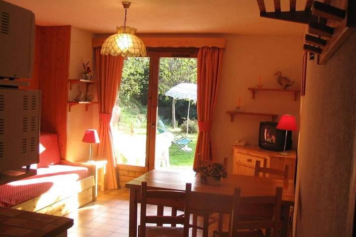 Ganze Wohnung, Klassifiziertes Ferienhaus in Frankreich ** in savoyischem Chalet mit Aussicht, Am Fuss Der Pisten in Notre-Dame-de-Bellecombe, Albertville und Umgebung