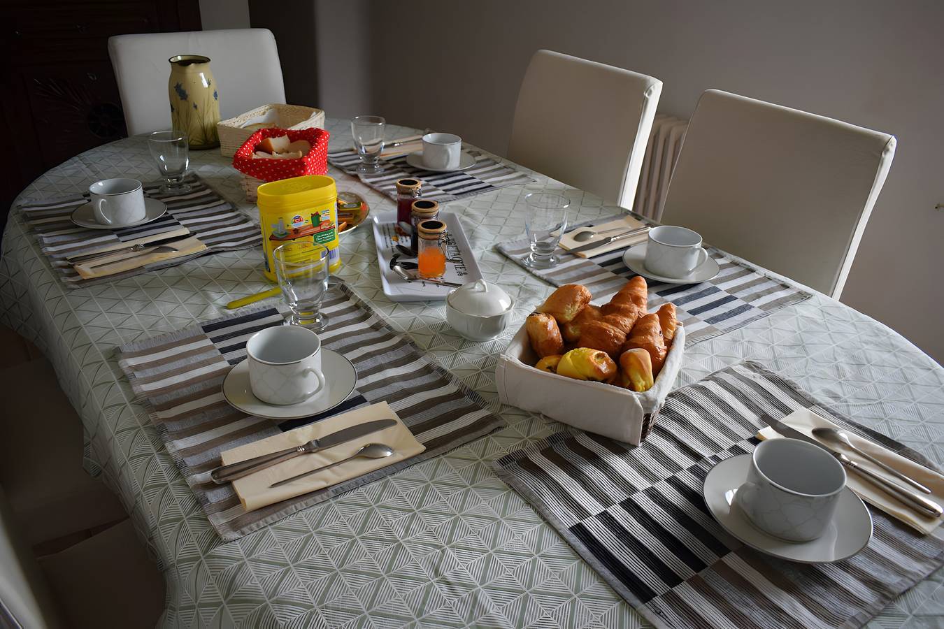 Bed & Breakfast 'Chambre Laurier' mit Gemeinschaftspool, Garten und Wlan in Contres, Sologne