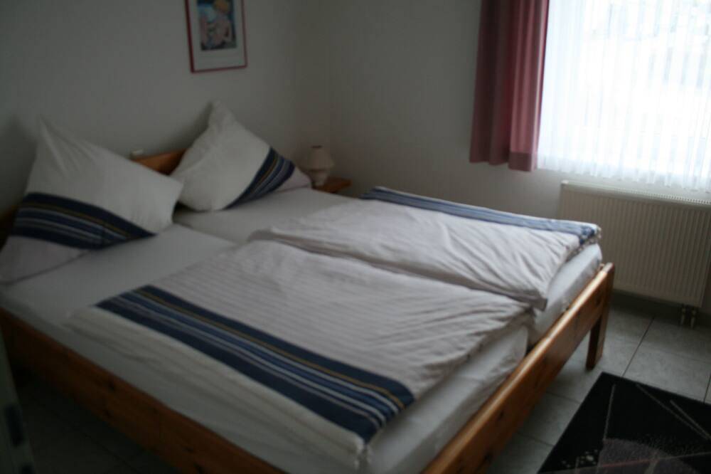 Ganze Wohnung, Ferienwohnung mit Balkon im Gästehaus Therme-Blick in Bad Driburg, Kreis Höxter