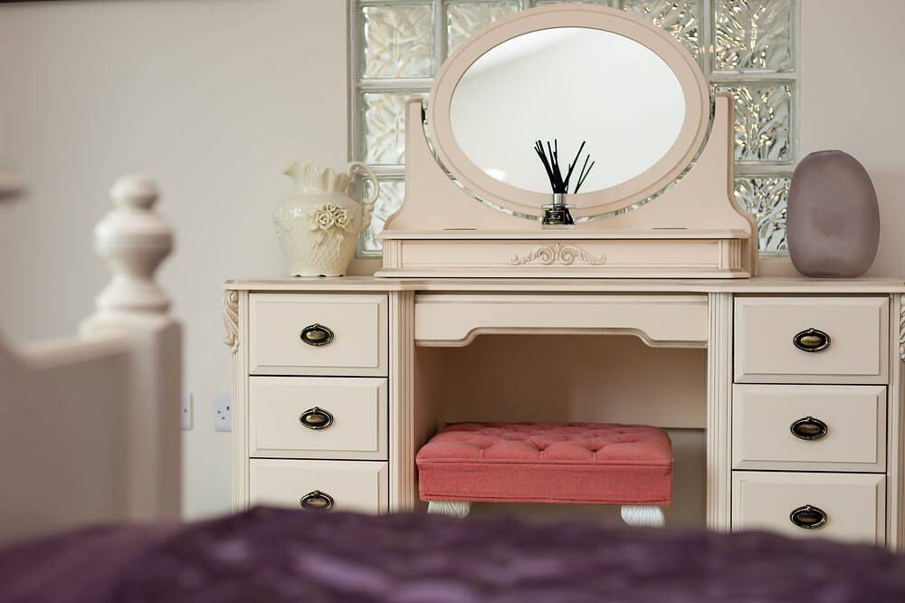 6 bedroom accommodation in Wimborne in Dorset