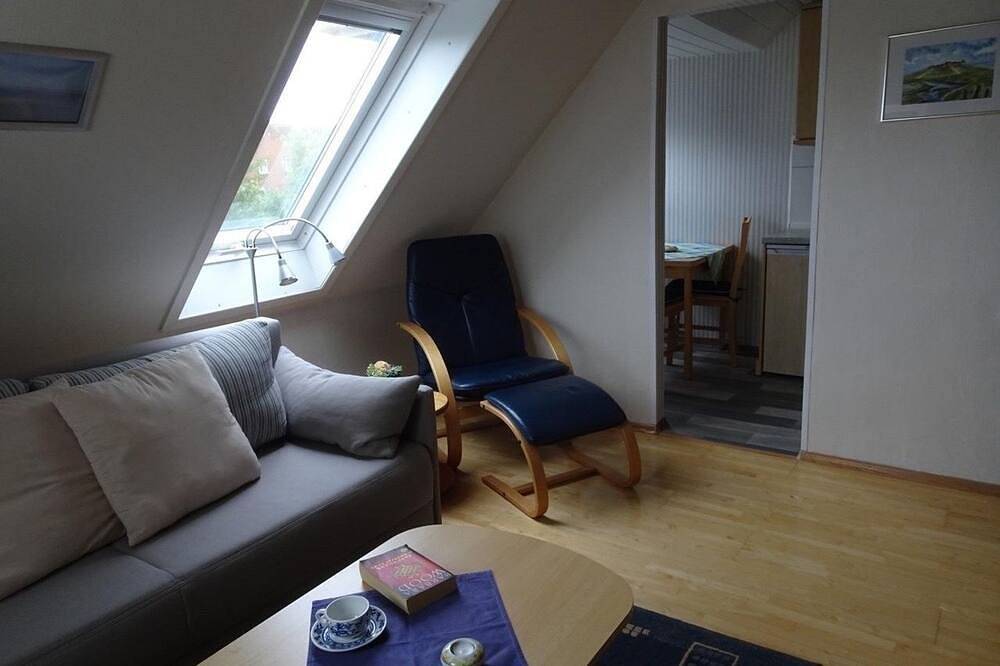 Ganze Wohnung, Pidder Lyng - Fw 3 - Ferienwohnung Pidder Lyng Fw 3: Balkon, Wlan & 500 m zum in Utersum, Föhr