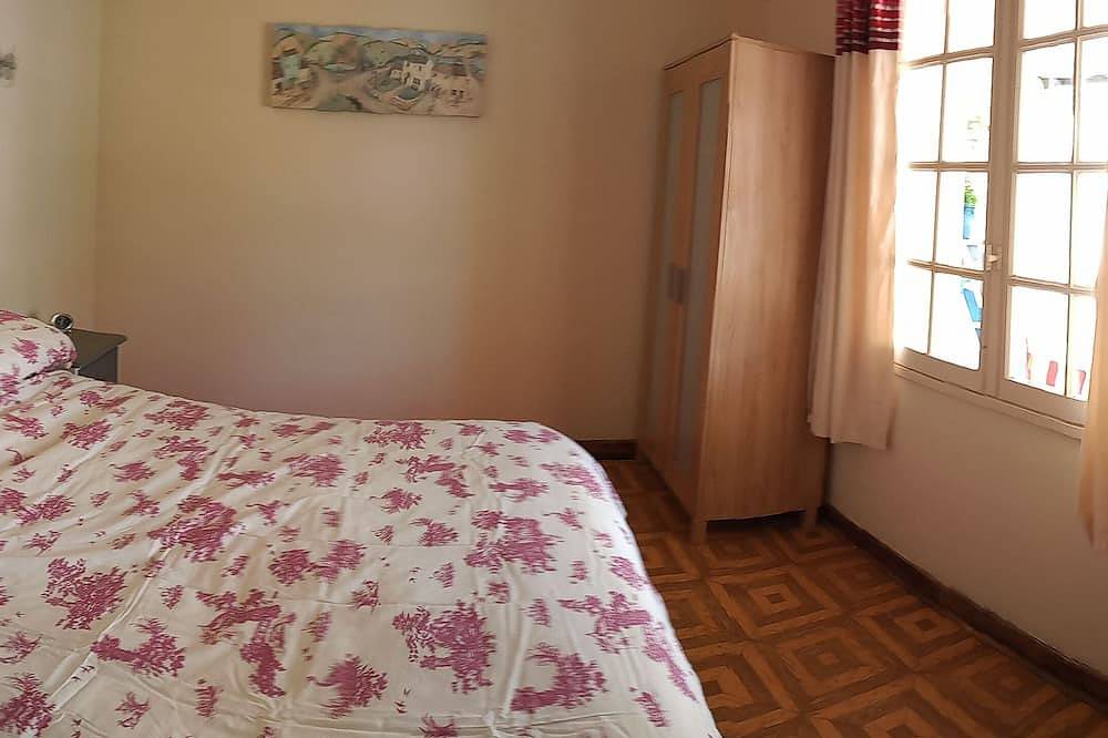 Les Mezerais Rural 1 Bed Private Cosy Gite Sleeps 2 in Brecé, Mayenne