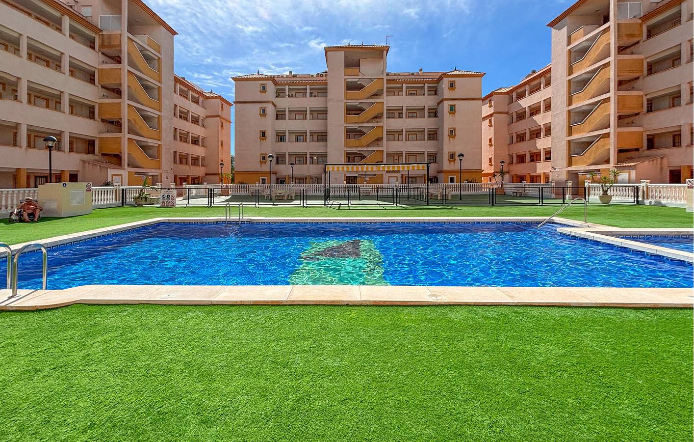 Entire holiday apartment, Beachside Apartment with Pool, WiFi & Parking in Cartagena, Costa Cálida