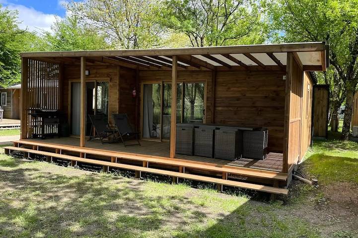 Maison pour 7 personnes, avec terrasse et jacuzzi ainsi que sauna et piscine, animaux acceptés à Coulon