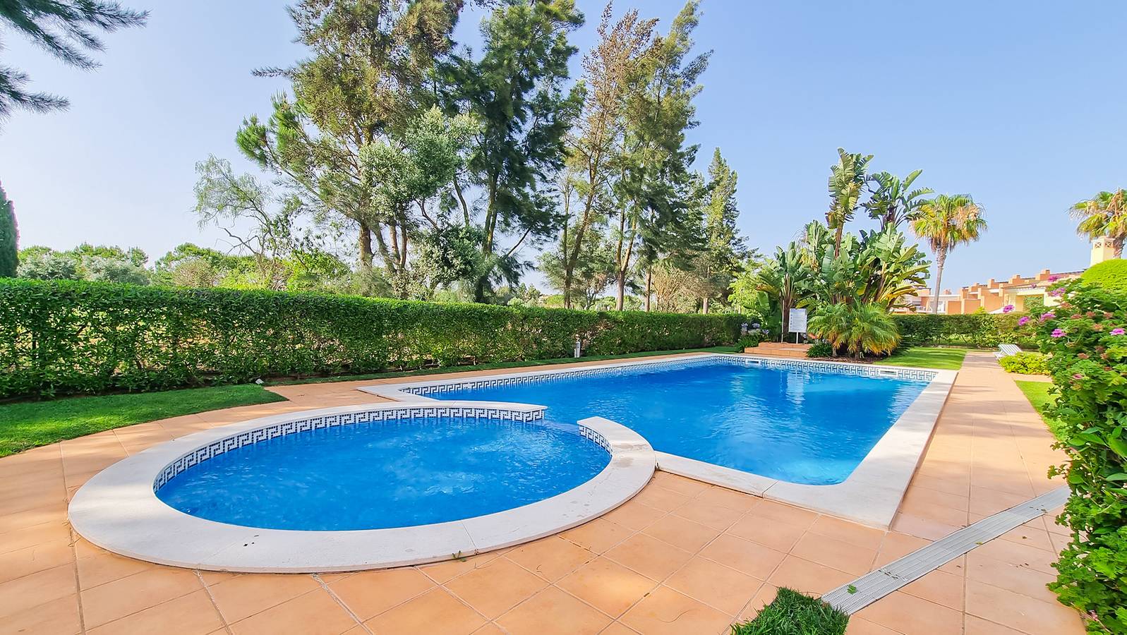 Ganze Wohnung, Apartment 'Golfview' mit Gemeinschaftspool, Wlan und Klimaanlage in Quarteira, Faro Distrikt