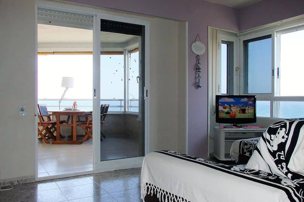 Entire apartment, Alicante, Great Views, Sun Four Seasson And Beach (3 Bedrooms) Wifi in Urbanova, Costa Blanca
