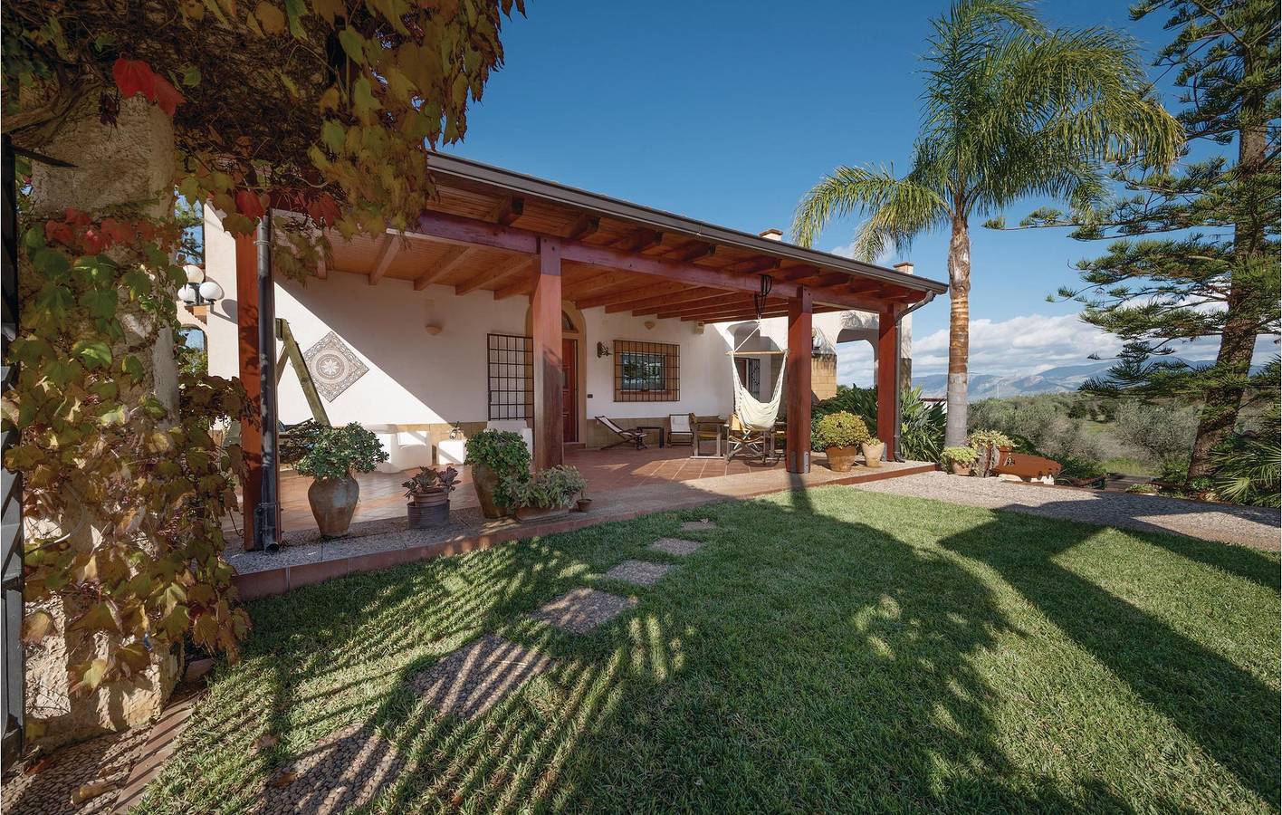 200 sqft Apartment w/ Etagenbett, Pool & Flussblick in Partinico, Palermo Provinz