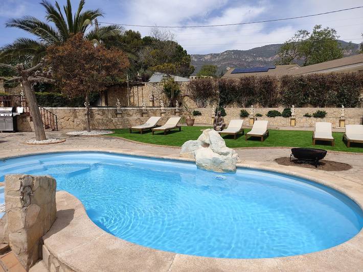 Casa rural para 18 personas, con Balcón/Terraza y Terraza además de Jardín y Piscina en Aleixar