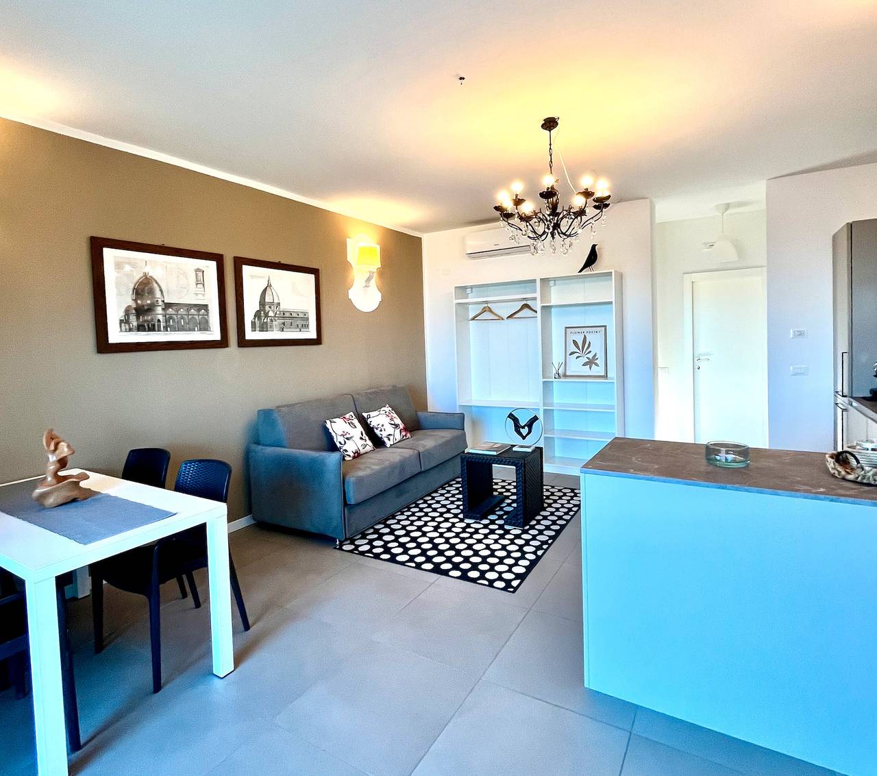 Ganze Wohnung, „Panoramic Apartment“ mit Seeblick, Wlan, Klimaanlage und privatem Parkplatz in Padenghe sul Garda, Gardasee-Berge