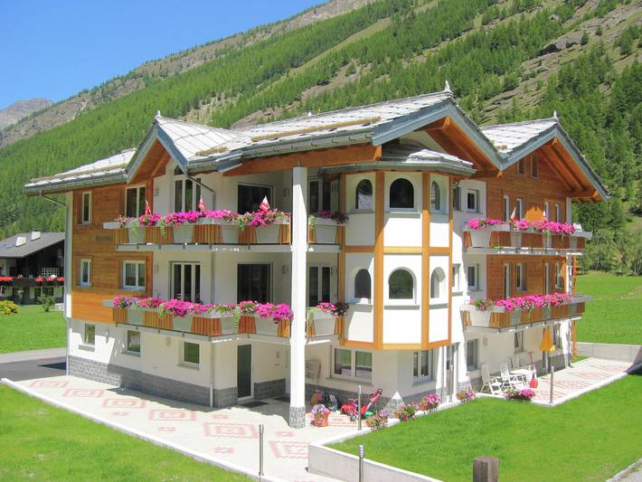 Ganze Wohnung, Bergaufenthalt mit Balkon in Saas-Grund, Walliser Alpen