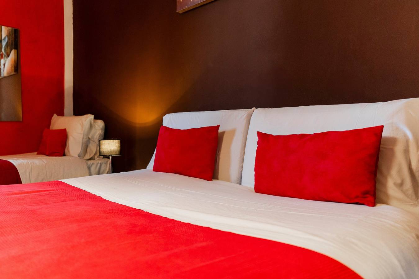 Camera 'Bnb Sottosopra - Camera Rossa' con vista mare, Wi-Fi e aria condizionata in Gallipoli, Golfo di Taranto