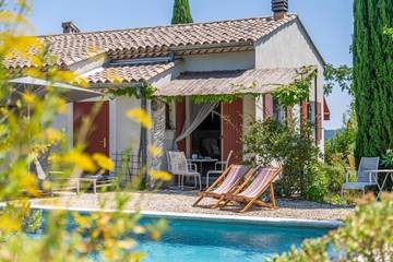 Cottage pour 6 personnes, avec jardin ainsi que vue et piscine à Aigremont