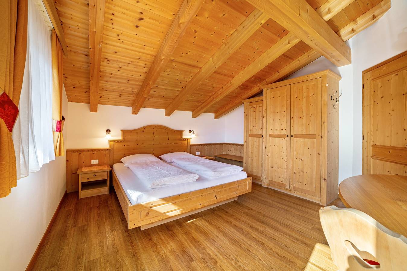Ganze Wohnung, Ferienwohnung 'Obermoarhof Ifinger' mit Bergblick, Gemeinschaftsgarten und Wlan in Algund, Ortleralpen