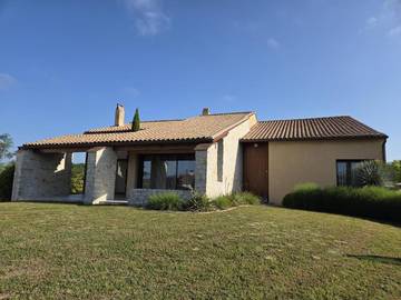 Gîte pour 6 personnes, avec terrasse et piscine à L'Isle-d'Espagnac