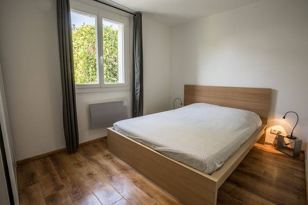 Rez de chaussée villa mitoyenne jardin piscine privatifs-proche mer et golf in Lunel-Viel, Côte d'Améthyste