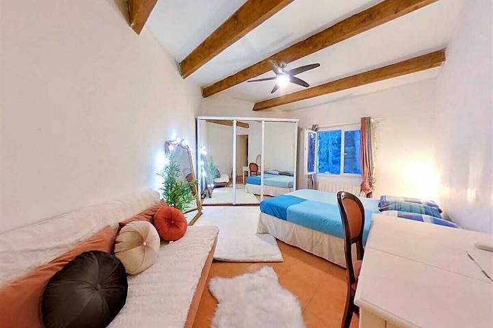 Location de vacances pour 12 personnes, avec jardin et piscine, animaux acceptés à Mimet - 3