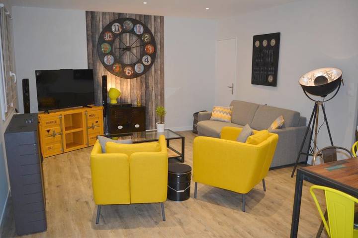 Location de vacances pour 9 personnes, avec jardin et jacuzzi, animaux acceptés à Rully - 2