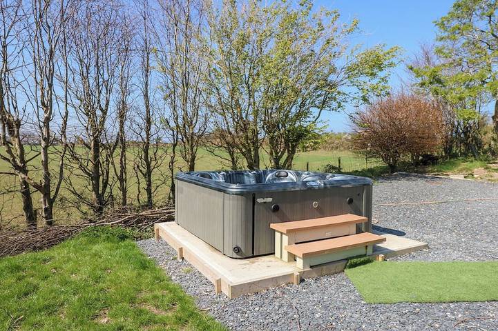 Holiday rental for 10 people, with hot tub and garden, with pets in Nefyn