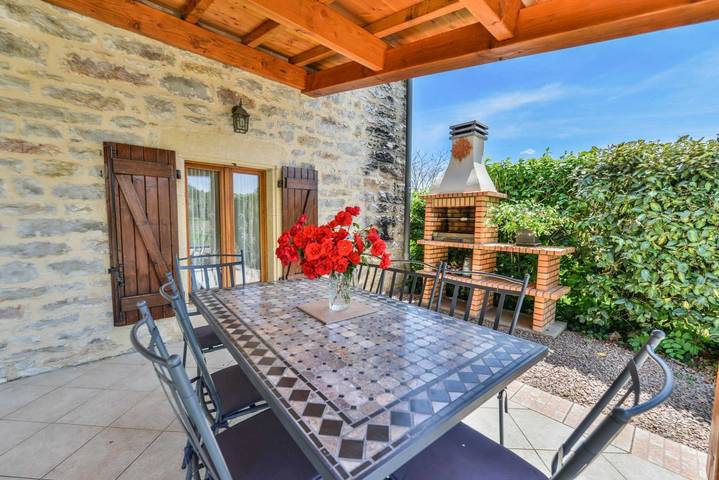 Gîte pour 6 personnes, avec piscine ainsi que jacuzzi et terrasse, animaux acceptés à Milhars - 3