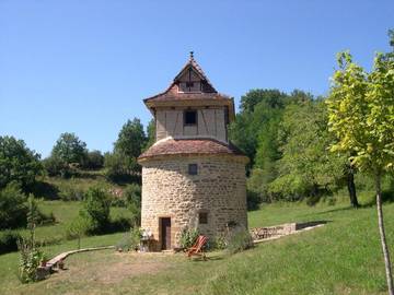 Gîte pour 5 personnes, avec vue ainsi que jardin et terrasse à Fons