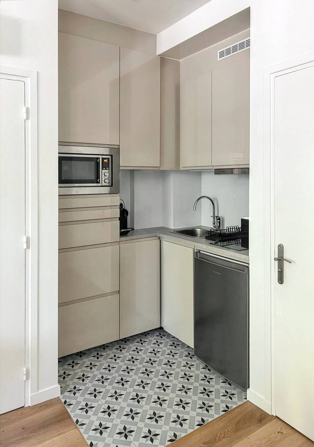 Studio entier, Studio de charme à Montrouge - 20 m² - Internet inclus in Montrouge, Hauts-de-Seine