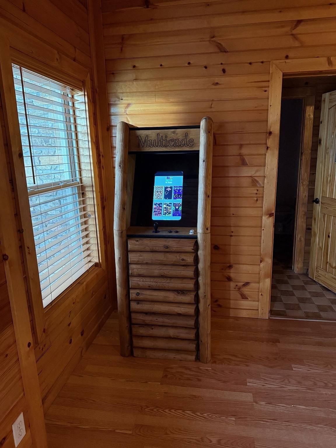 Spectacular home w/ Hot Tub, Fireplace, Jacuzzi  in Sevier County