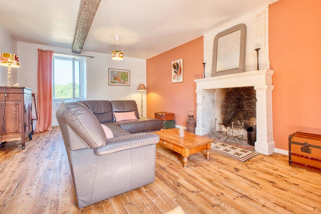 Le Poirier Dordogne – 15 Personen, Privatpool, Terrasse, großes charmantes Gîte in ruhiger Lage in Allemans, Périgord Vert