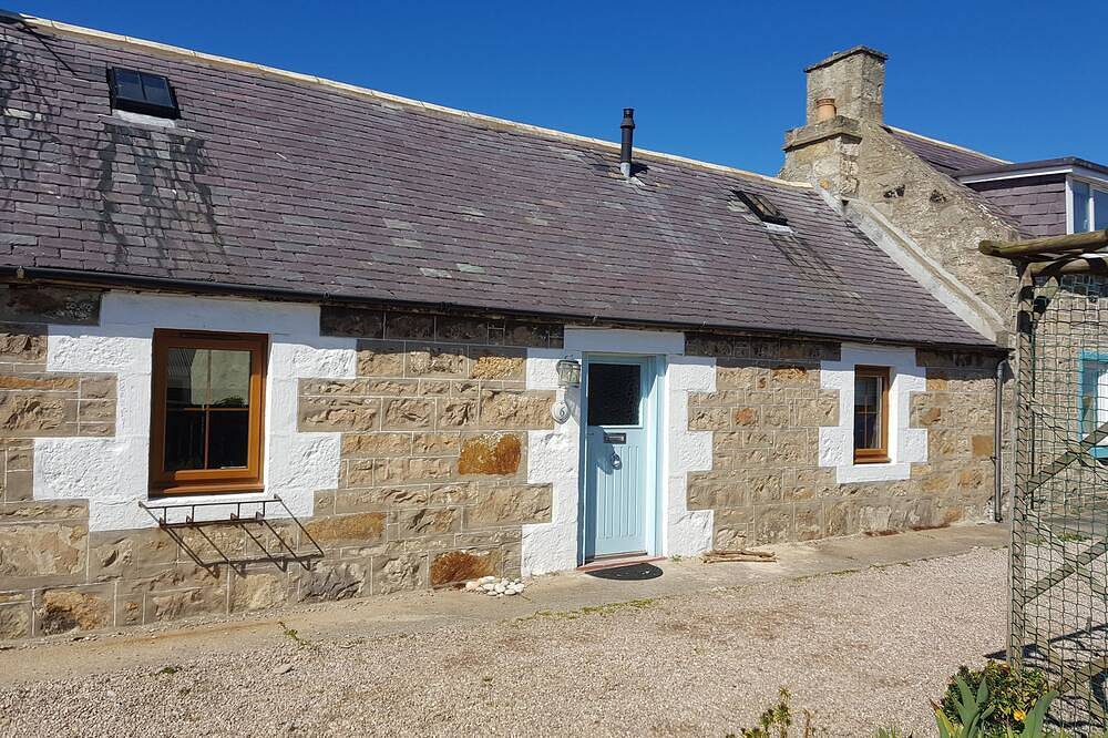6 Seatown, Lossiemouth - a traditional fisherman's cottage in an ideal location in Lossiemouth, Moray