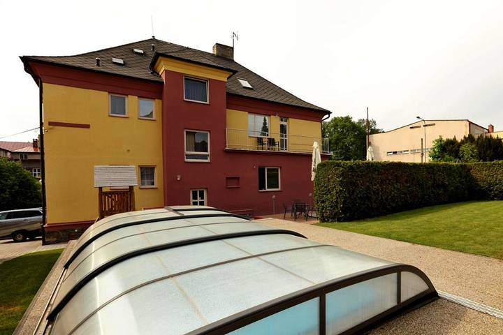 Hôtel pour 2 personnes, avec piscine ainsi que jardin et terrasse, adapté aux familles à Domažlice - 4