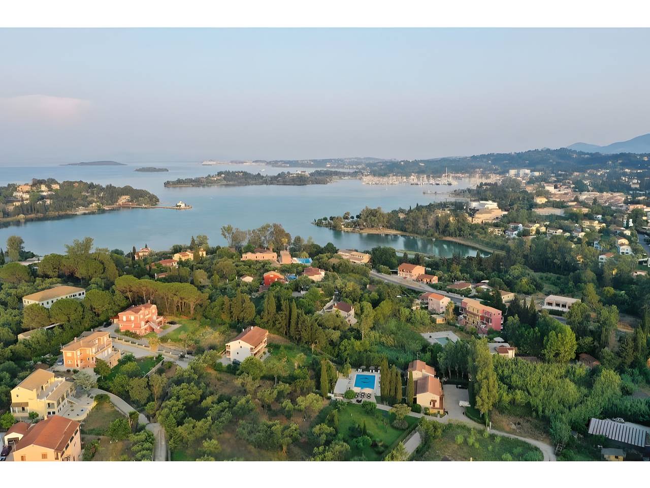 Apartamento 'Corfu Club Executive Suite' con piscina compartida, Wi-Fi y aire acondicionado in Limni (Corfú), Corfú